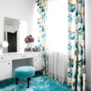 Do jakich wnętrz pasują zasłony z wzorami w kwiaty?