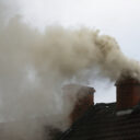 Jak zapobiec pożarom sadzy w przewodach kominowych?