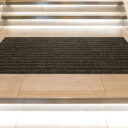 Jakie wycieraczki można przyklejać do posadzki?