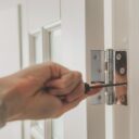 Jakie są rodzaje zawiasów budowlanych?