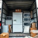 Jak bezpiecznie przewieźć lodówkę i sprzęt AGD przy przeprowadzce: praktyczne wskazówki i najczęstsze pułapki transportu